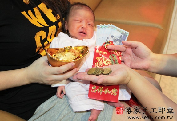 陳寶寶(新北中和區到府嬰兒寶寶滿月剃頭理髮、免費到府嬰兒剃胎毛儀式吉祥話)。到府剃頭剃胎毛主持、專業拍照、DVD光碟、證書。★購買「臍帶章、肚臍章、胎毛筆刷印章」贈送：剃頭、收涎、抓周，三選一。2015.11.18 照片16